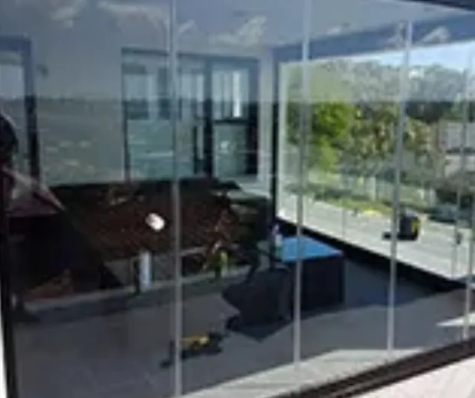 Windows & Doors contractor working in a residential home